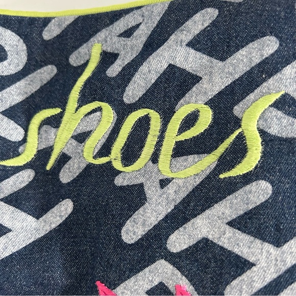 BOMBAY KIDS K-SHOE Pillow cover with removable pillow insert - Picture 8 of 15